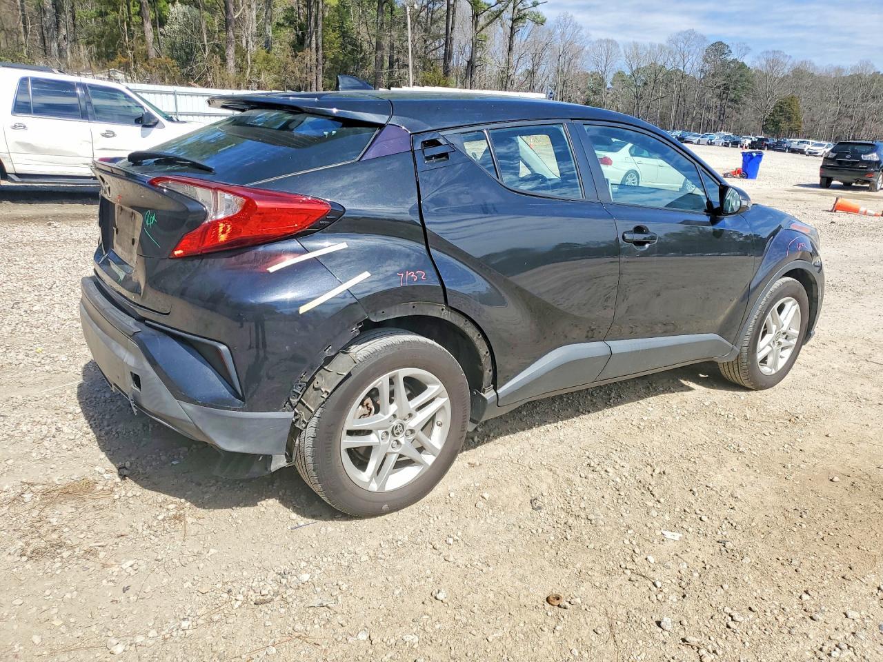 2021 Toyota C-Hr Le - zdjęcie 3