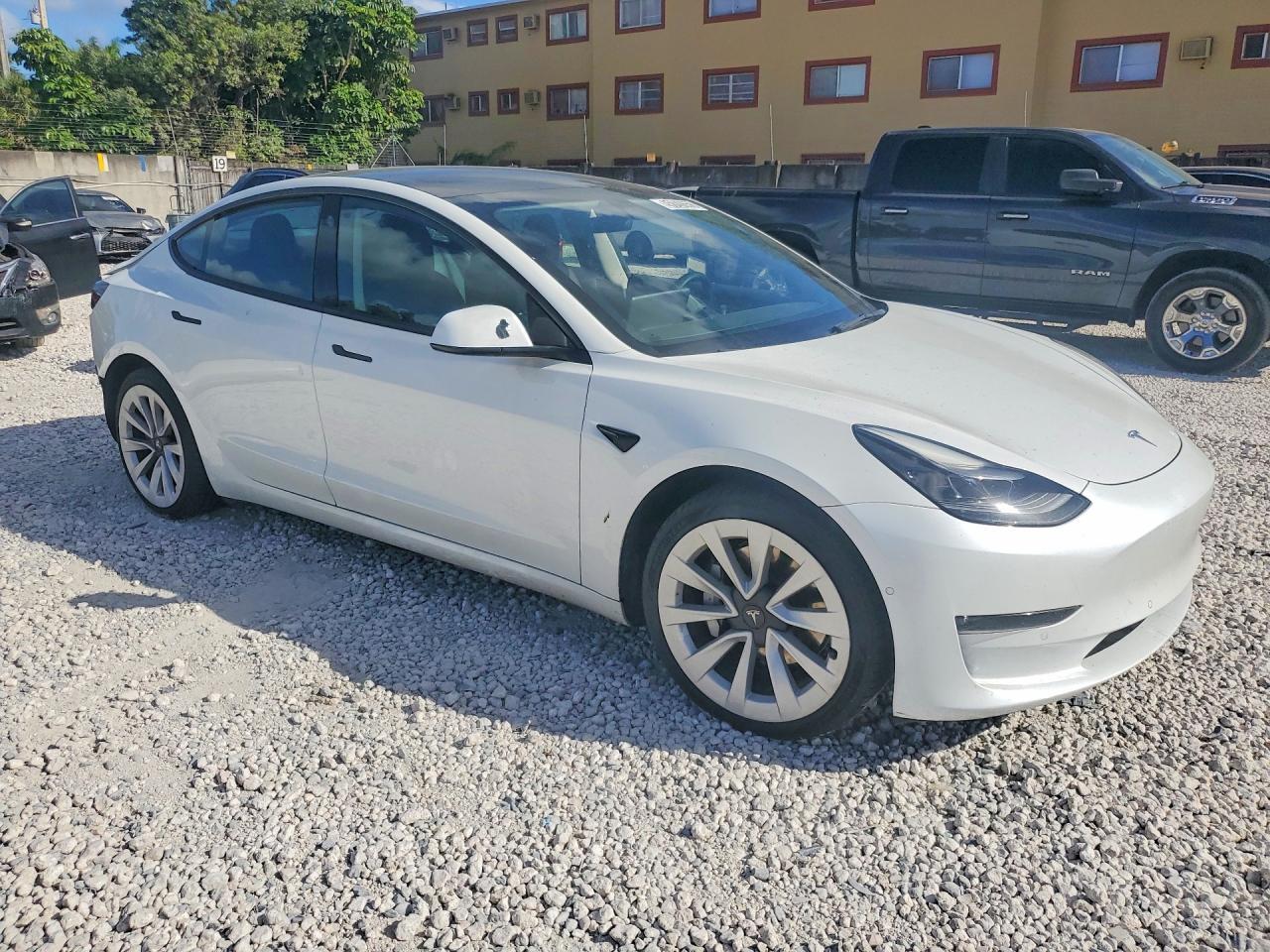 2022 Tesla Model 3 - zdjęcie 4
