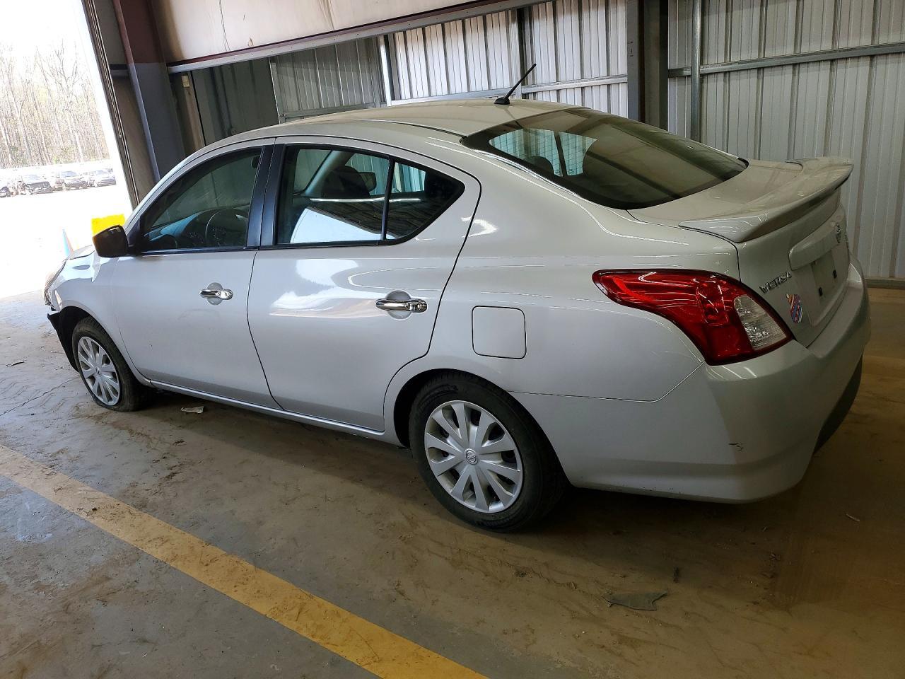 2019 Nissan Versa Sv - zdjęcie 2