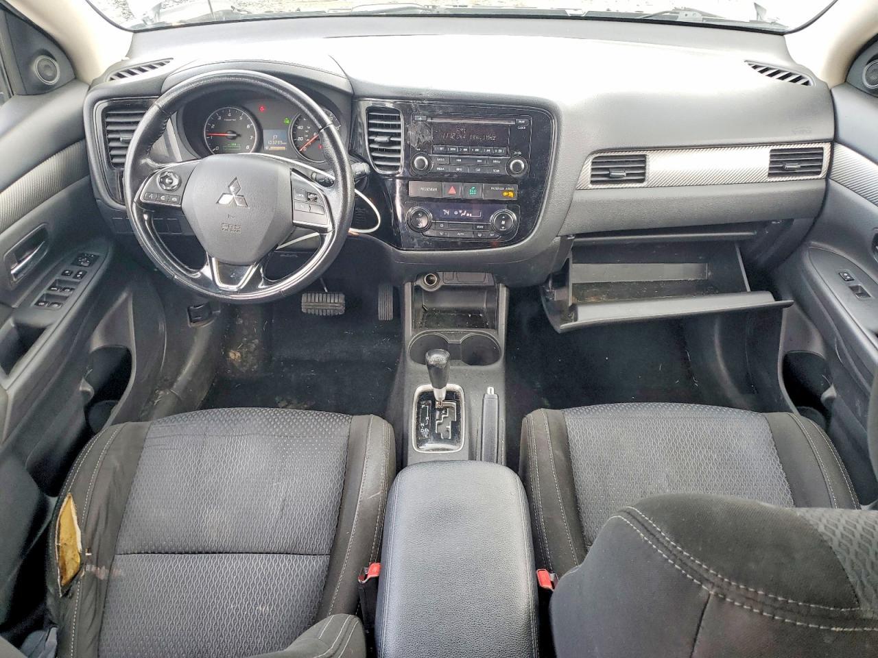 2016 Mitsubishi Outlander Es - zdjęcie 8
