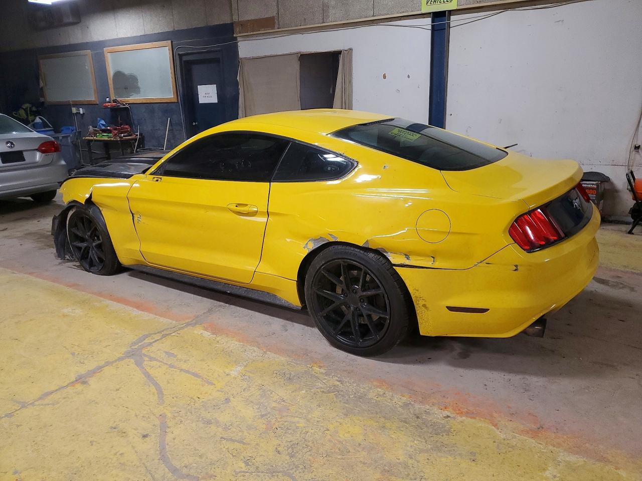 2015 Ford Mustang - zdjęcie 2