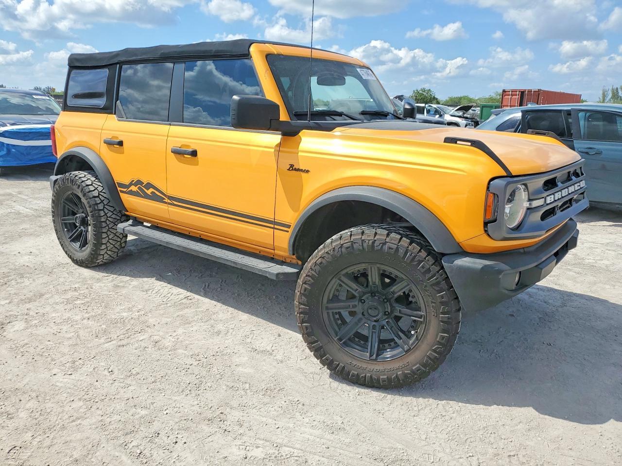 2022 Ford Bronco Base - zdjęcie 4