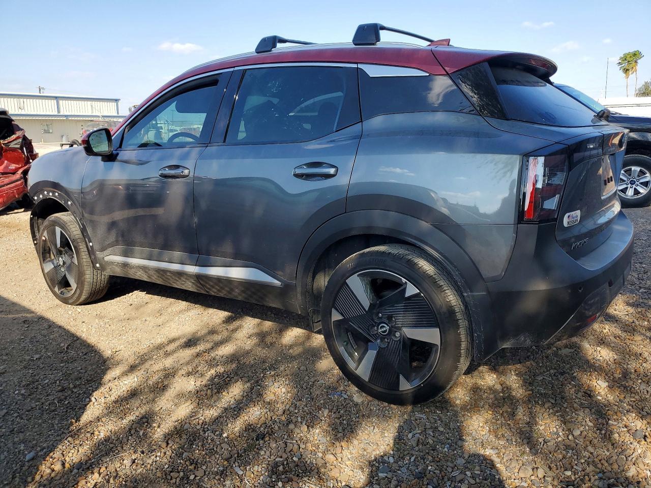 2025 Nissan Kicks Sr - zdjęcie 2