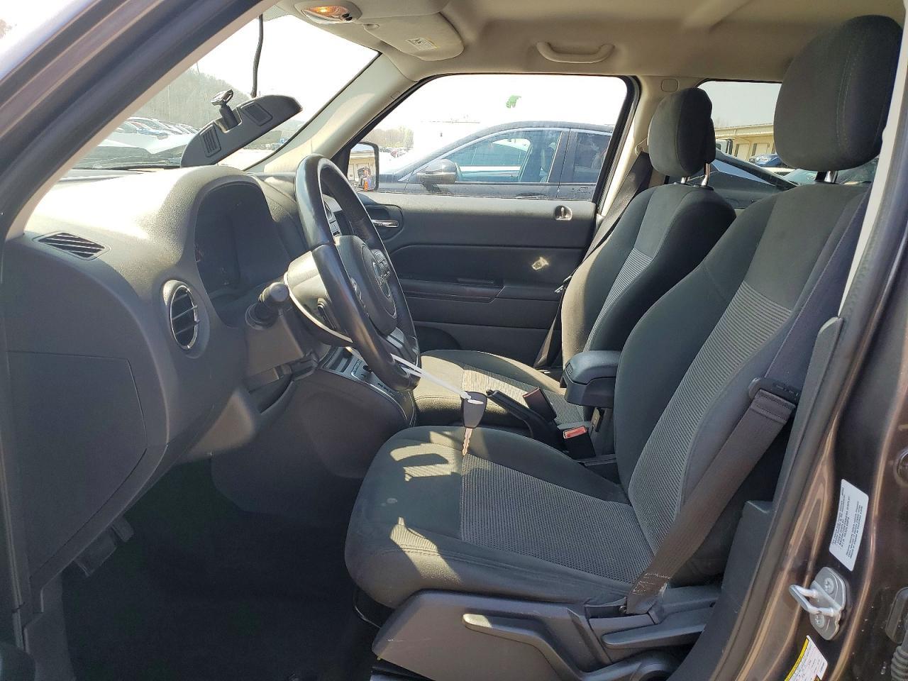 2015 Jeep Patriot Latitude - zdjęcie 7