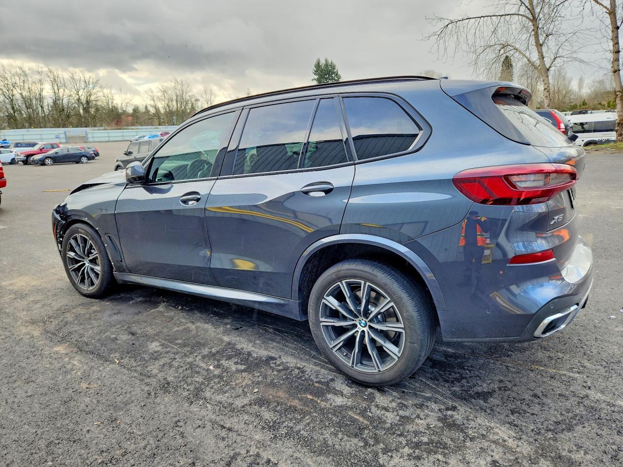 2022 BMW X5 xDrive40I - zdjęcie 2
