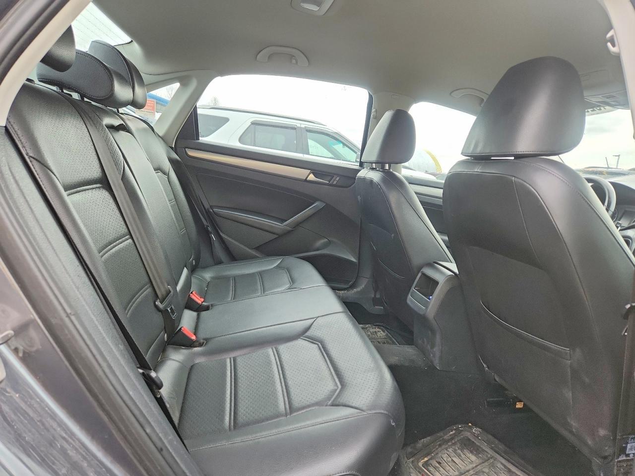 2015 Volkswagen Passat S - zdjęcie 10