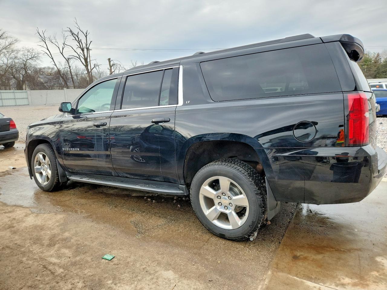 2019 Chevrolet Suburban K1500 Lt - zdjęcie 2