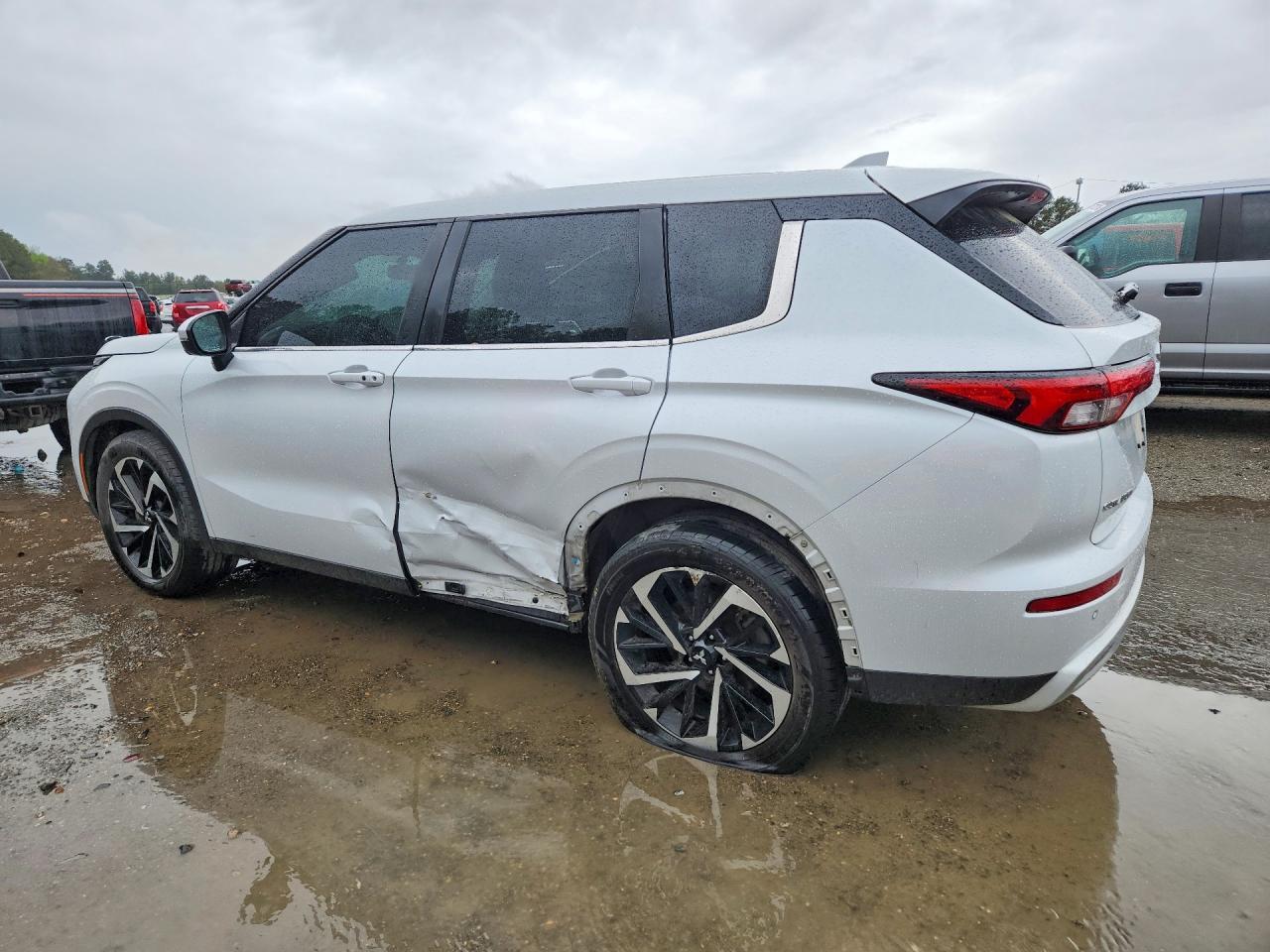 2022 Mitsubishi Outlander Se - zdjęcie 2