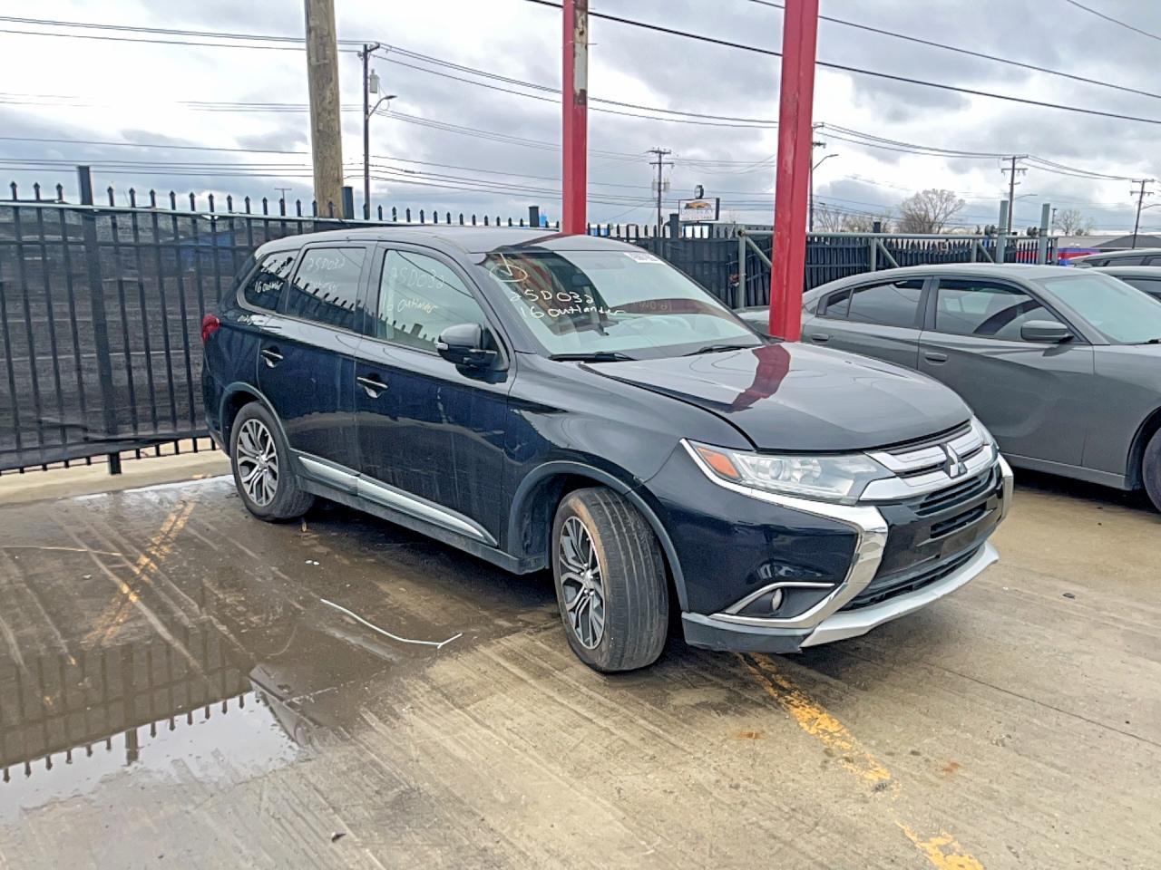 2016 Mitsubishi Outlander Se - zdjęcie główne