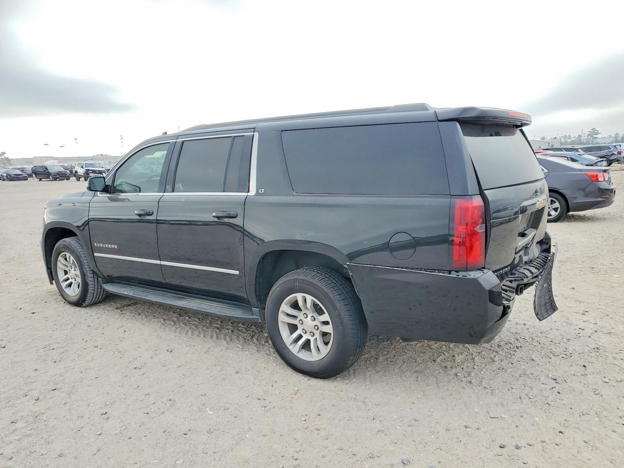 2018 Chevrolet Suburban C1500 Lt - zdjęcie 2