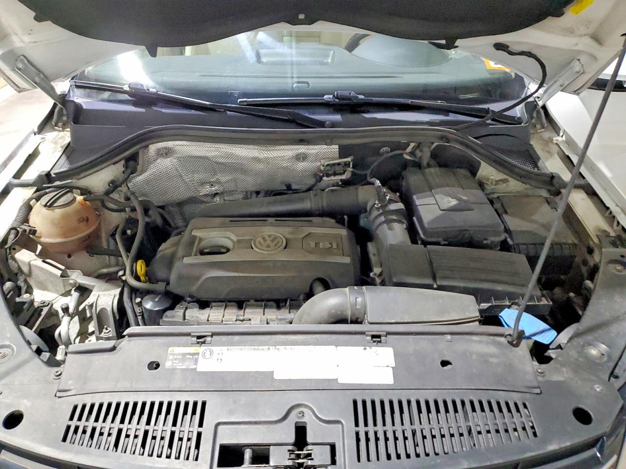 2014 Volkswagen Tiguan S - zdjęcie 12