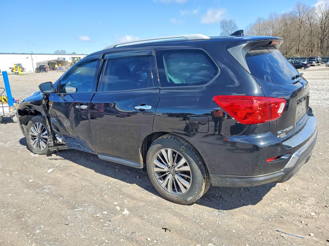 2019 Nissan Pathfinder Sv - zdjęcie 2
