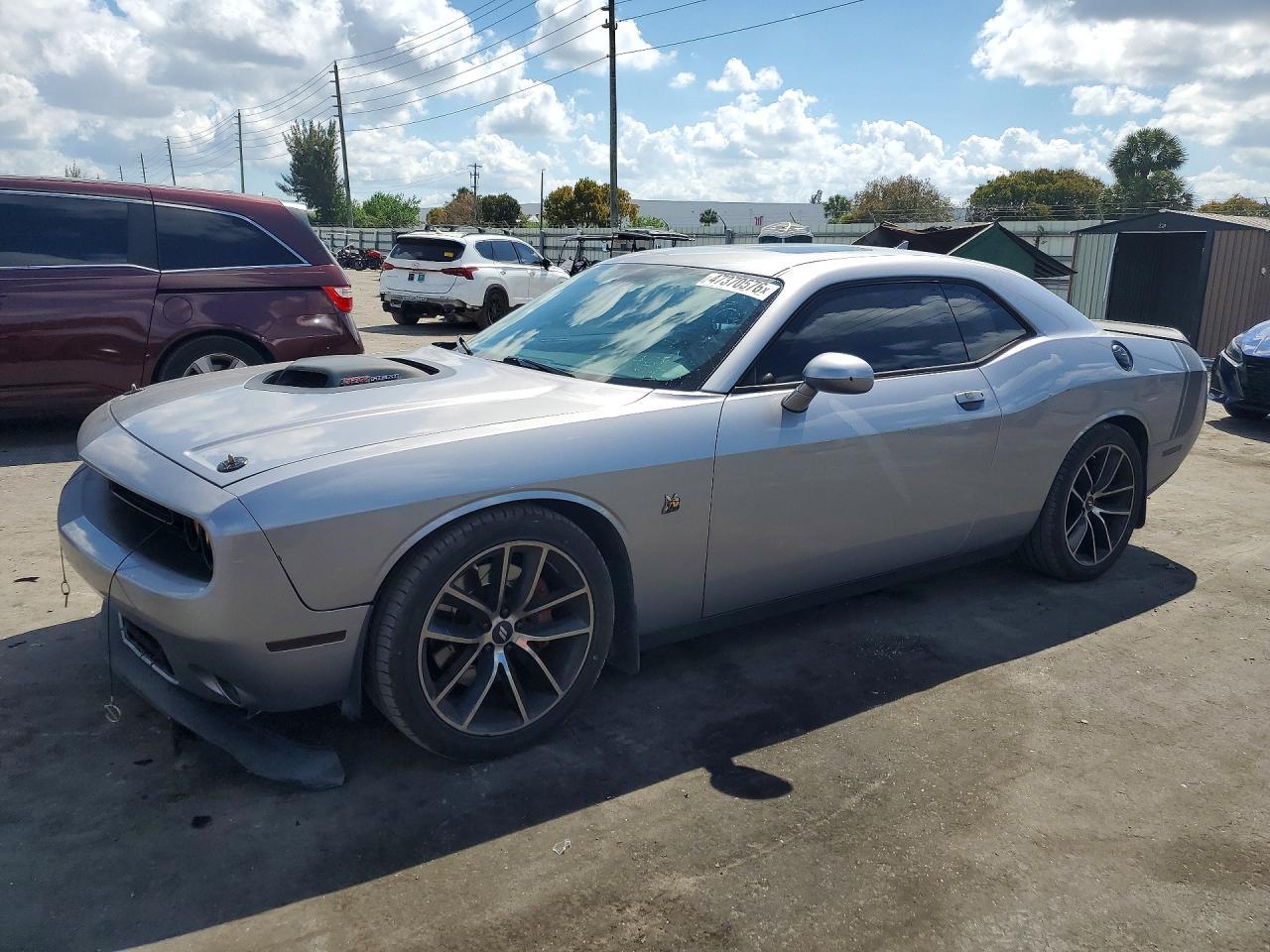 2015 Dodge Challenger R - zdjęcie główne