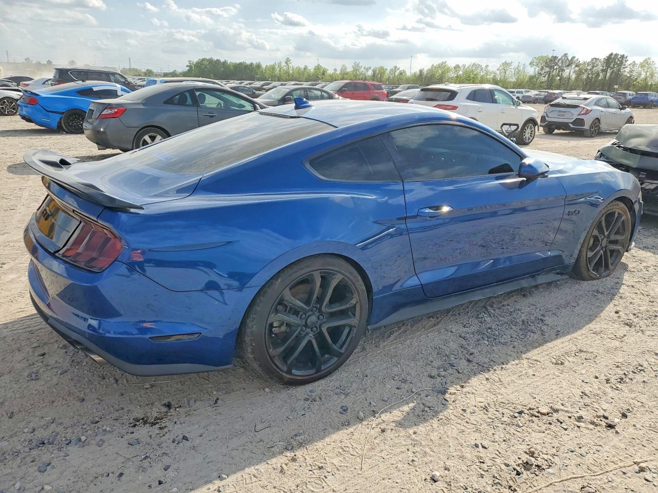 2022 Ford Mustang Gt - zdjęcie 3