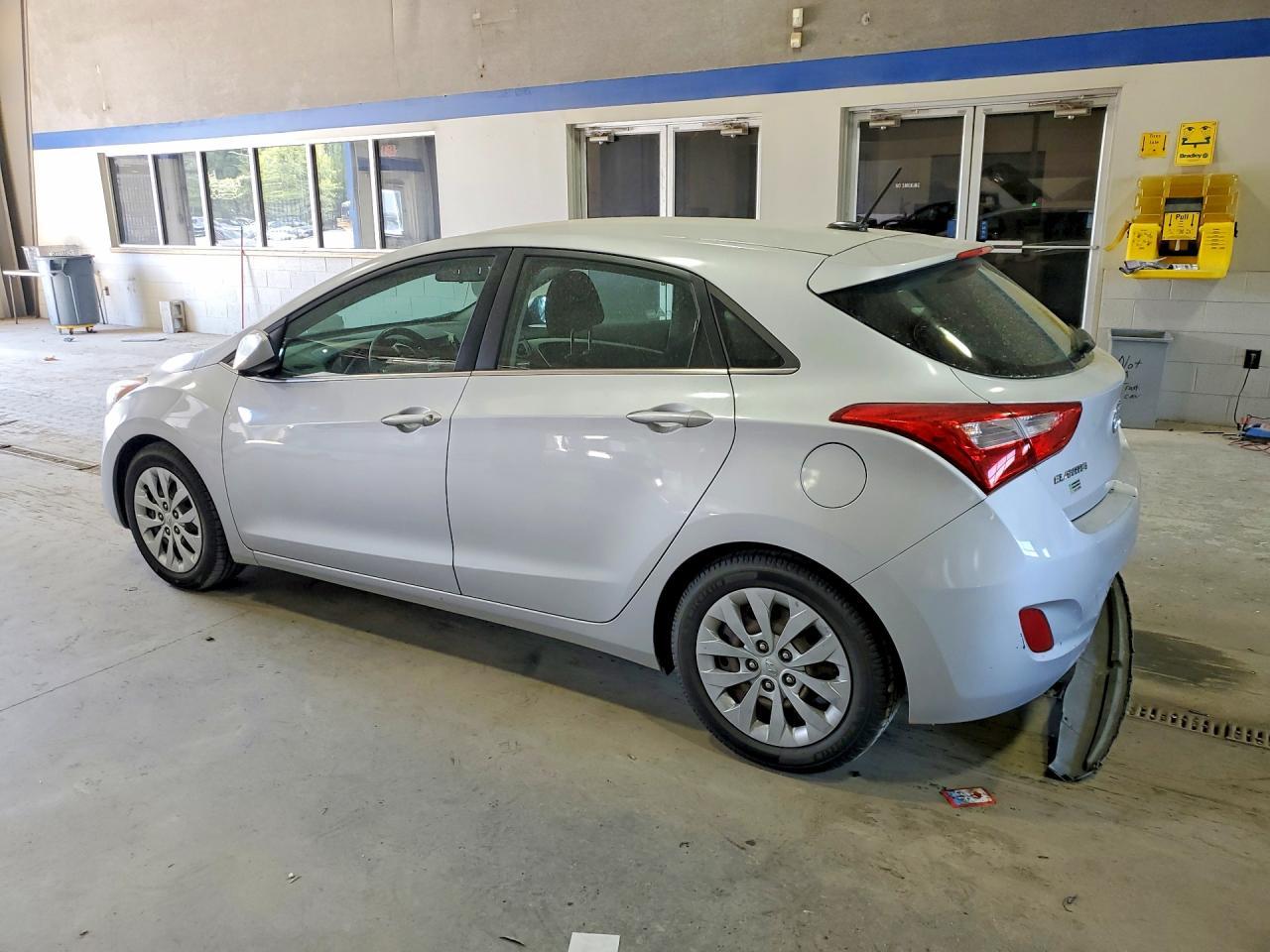 2017 Hyundai Elantra Gt Base - zdjęcie 2