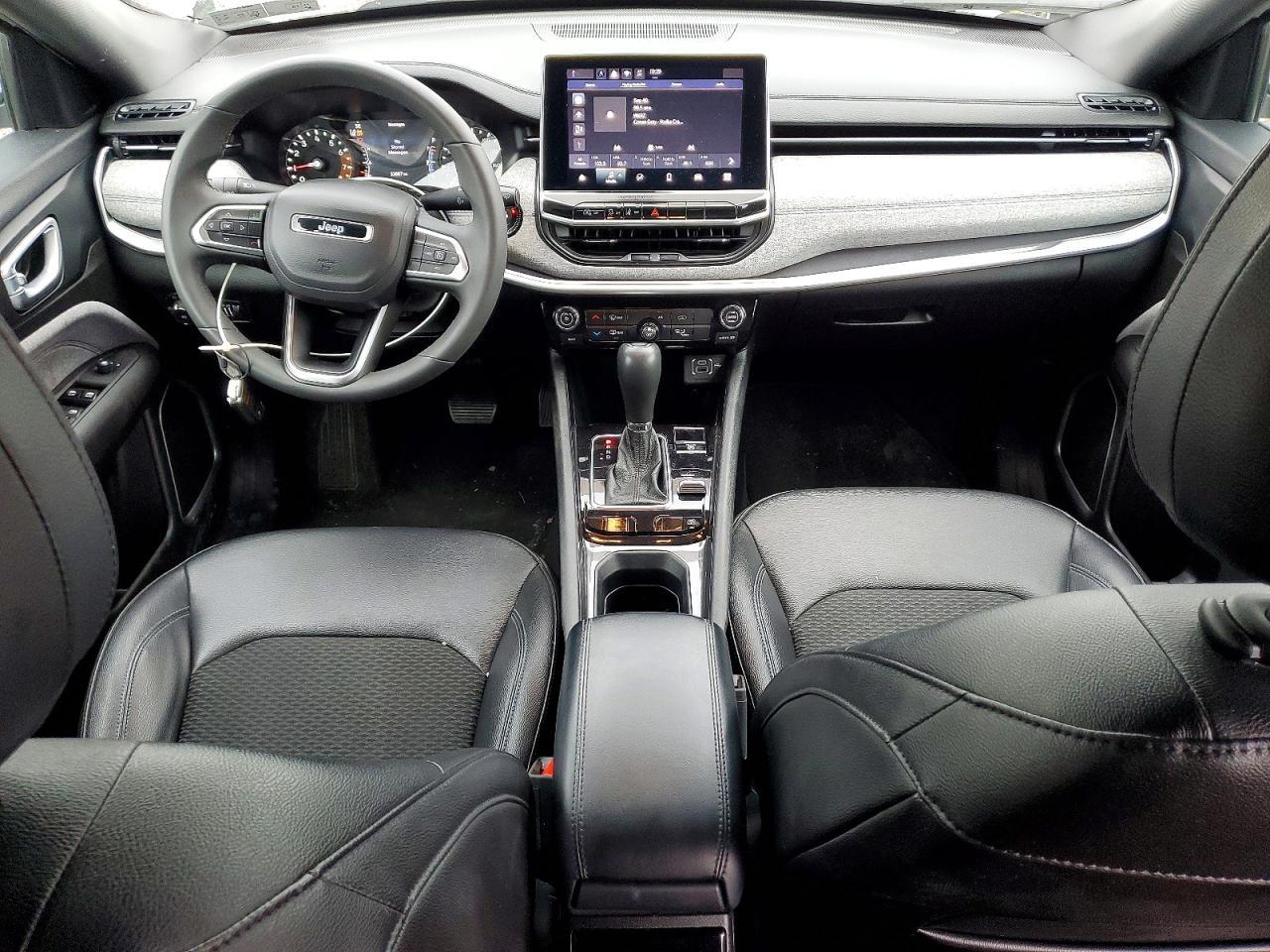 2024 Jeep Compass Latitude - zdjęcie 8