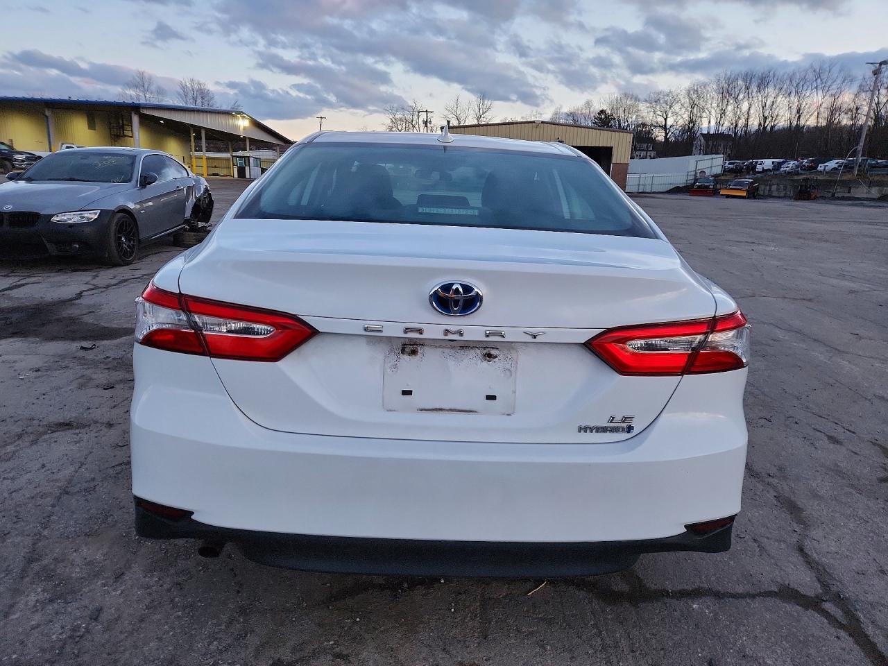 2020 Toyota Camry Le - zdjęcie 6