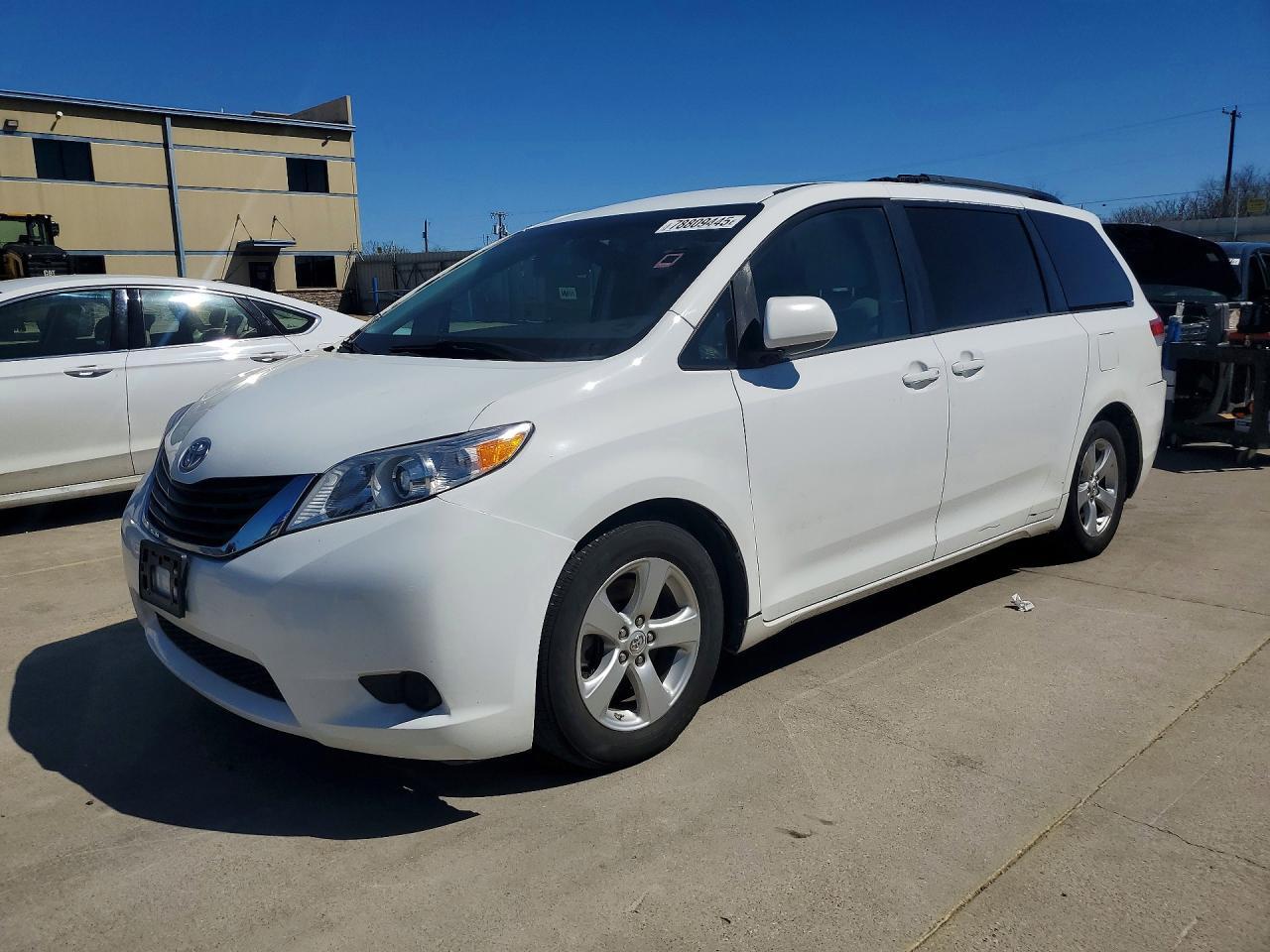 2013 Toyota Sienna Le 8-Passenger - zdjęcie główne