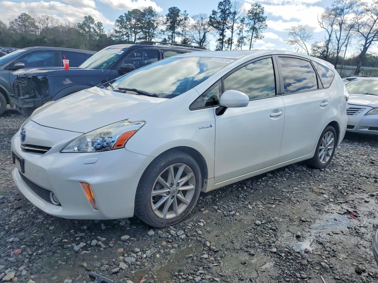 2013 Toyt Prius V - zdjęcie główne