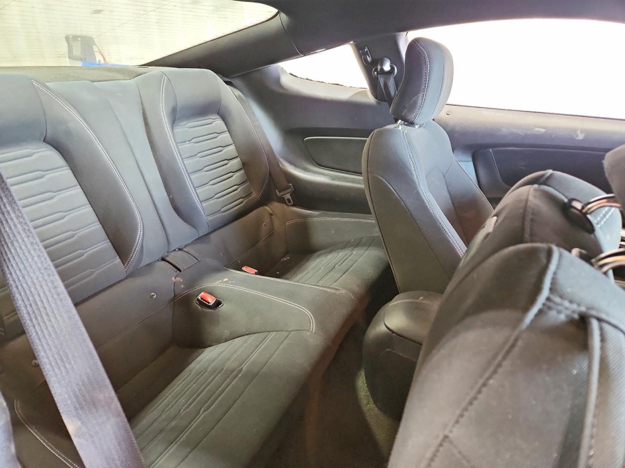 2017 Ford Mustang - zdjęcie 10