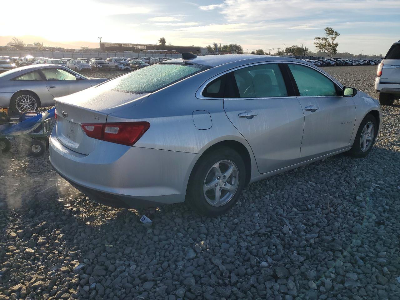 2016 Chevrolet Malibu Ls - zdjęcie 3