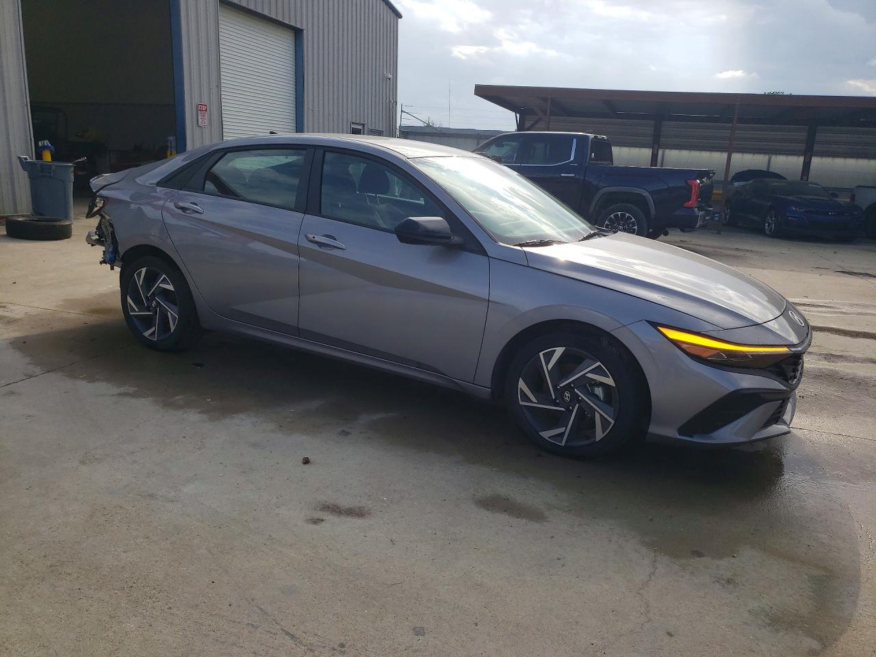 2025 Hyundai Elantra Sel Sport - zdjęcie 4