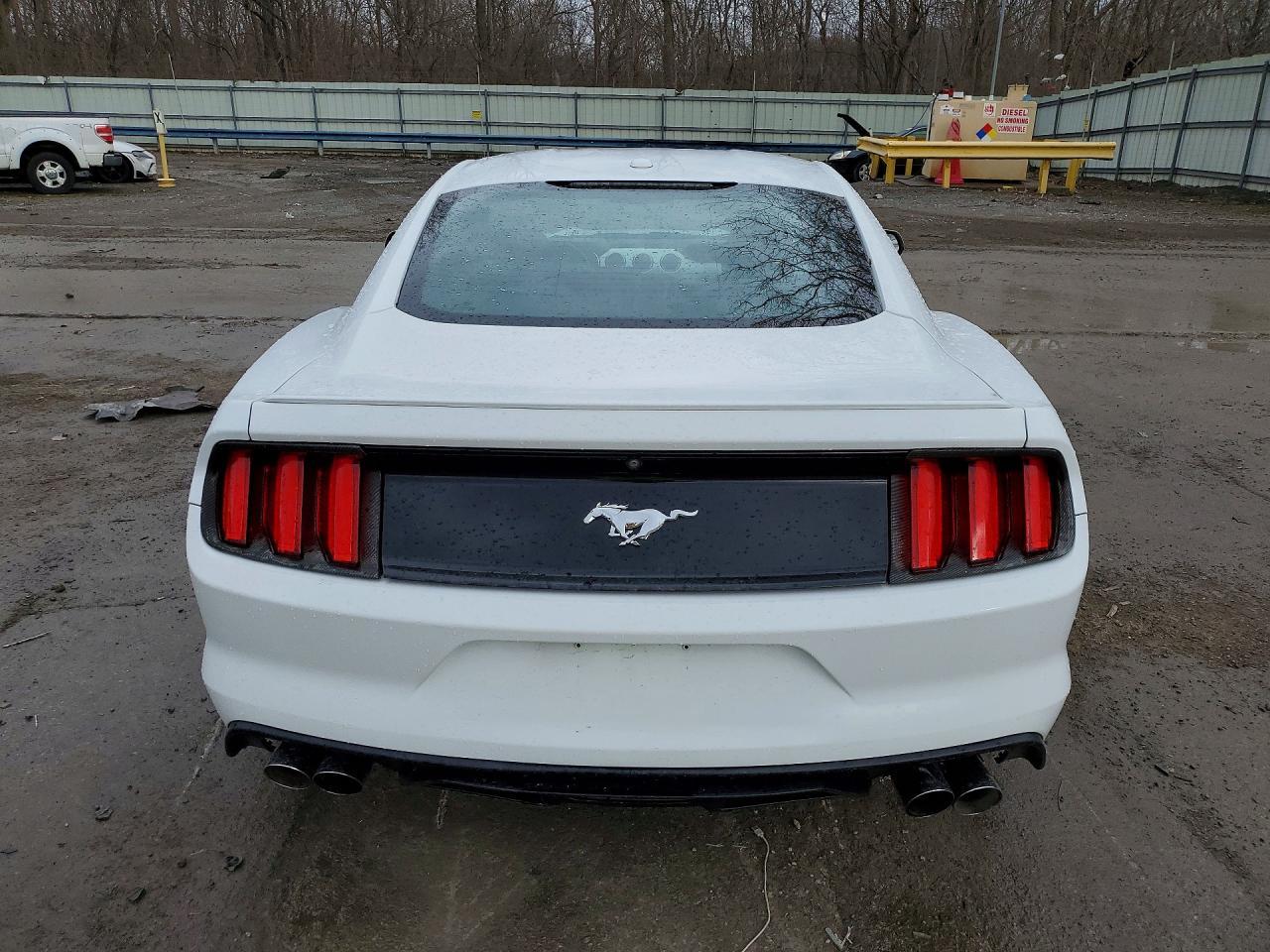 2016 Ford Mustang - zdjęcie 6