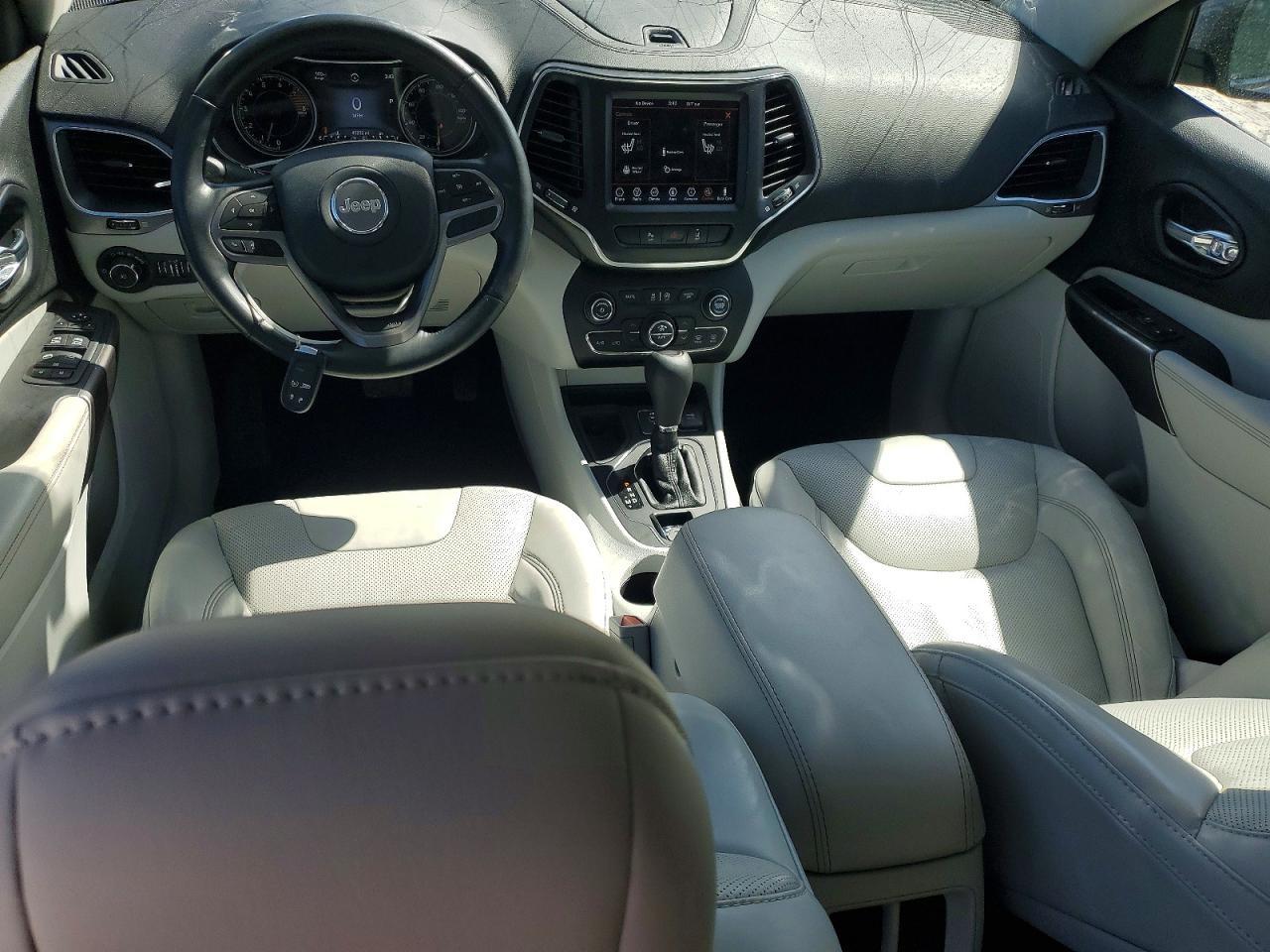 2021 Jeep Cherokee Latitude Lux - zdjęcie 8