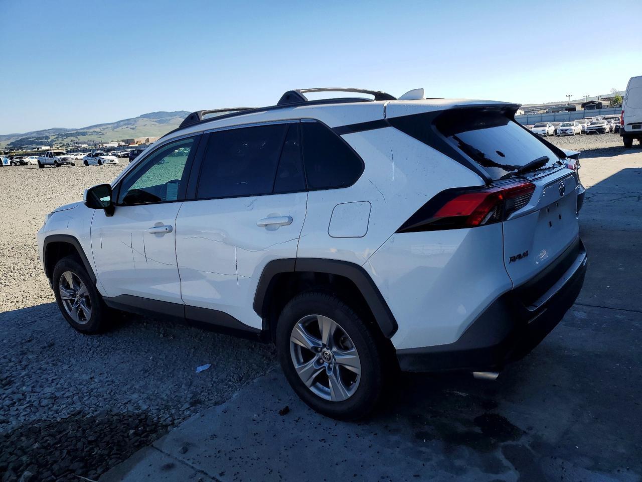 2022 Toyota Rav4 Xle - zdjęcie 2