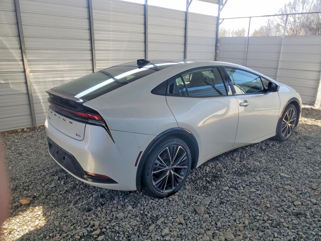 2024 Toyota Prius Limited - zdjęcie 3