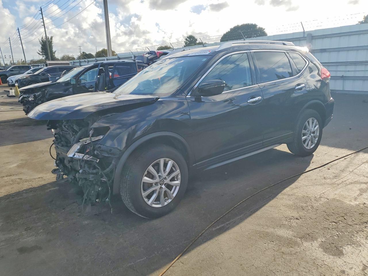 2018 Nissan Rogue Sv - zdjęcie główne