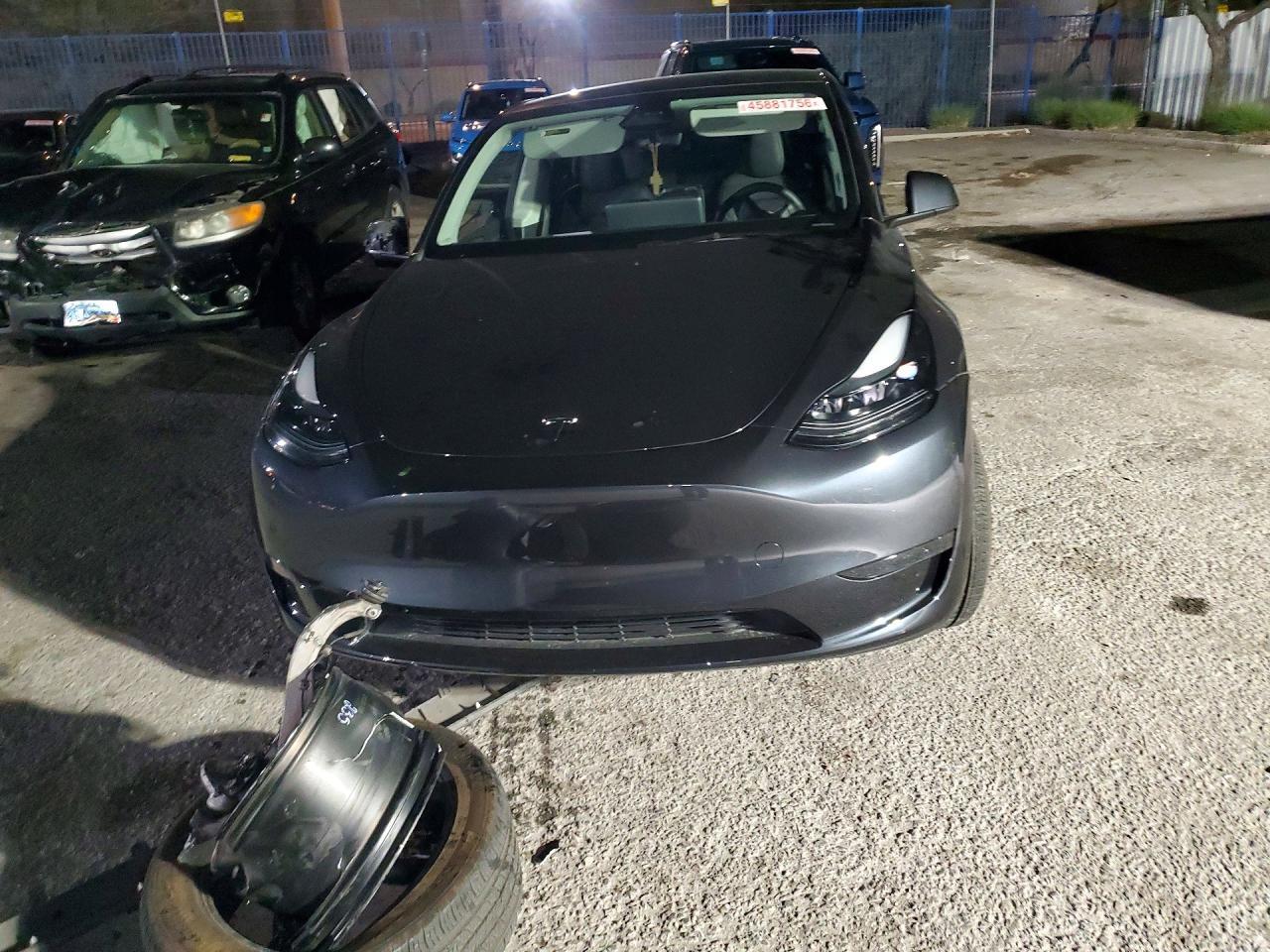 2025 Tesla Model Y - zdjęcie 5