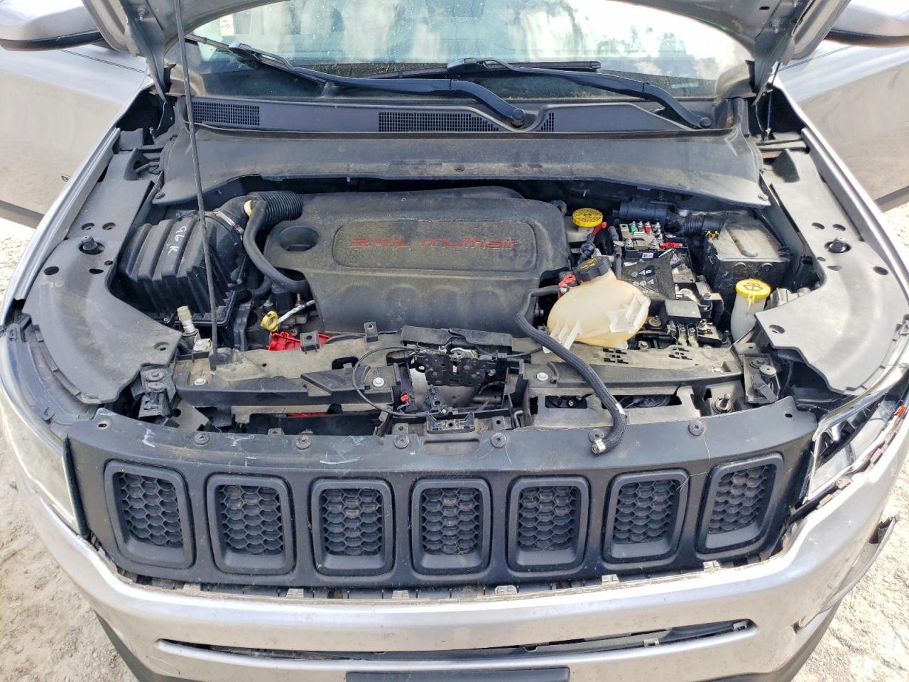 2019 Jeep Compass Latitude - zdjęcie 12