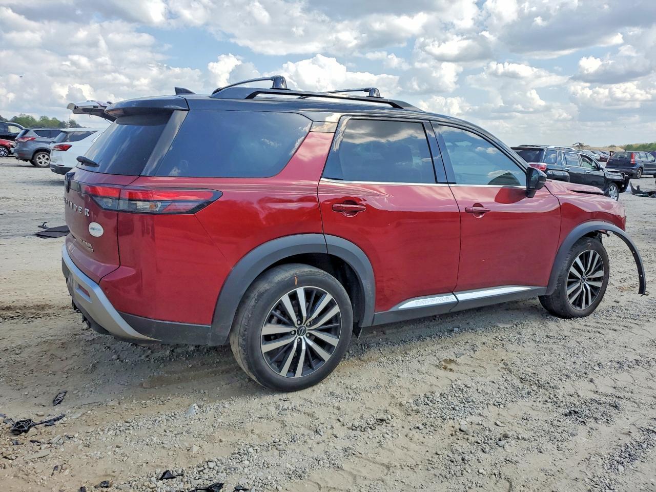 2023 Nissan Pathfinder Platinum - zdjęcie 3