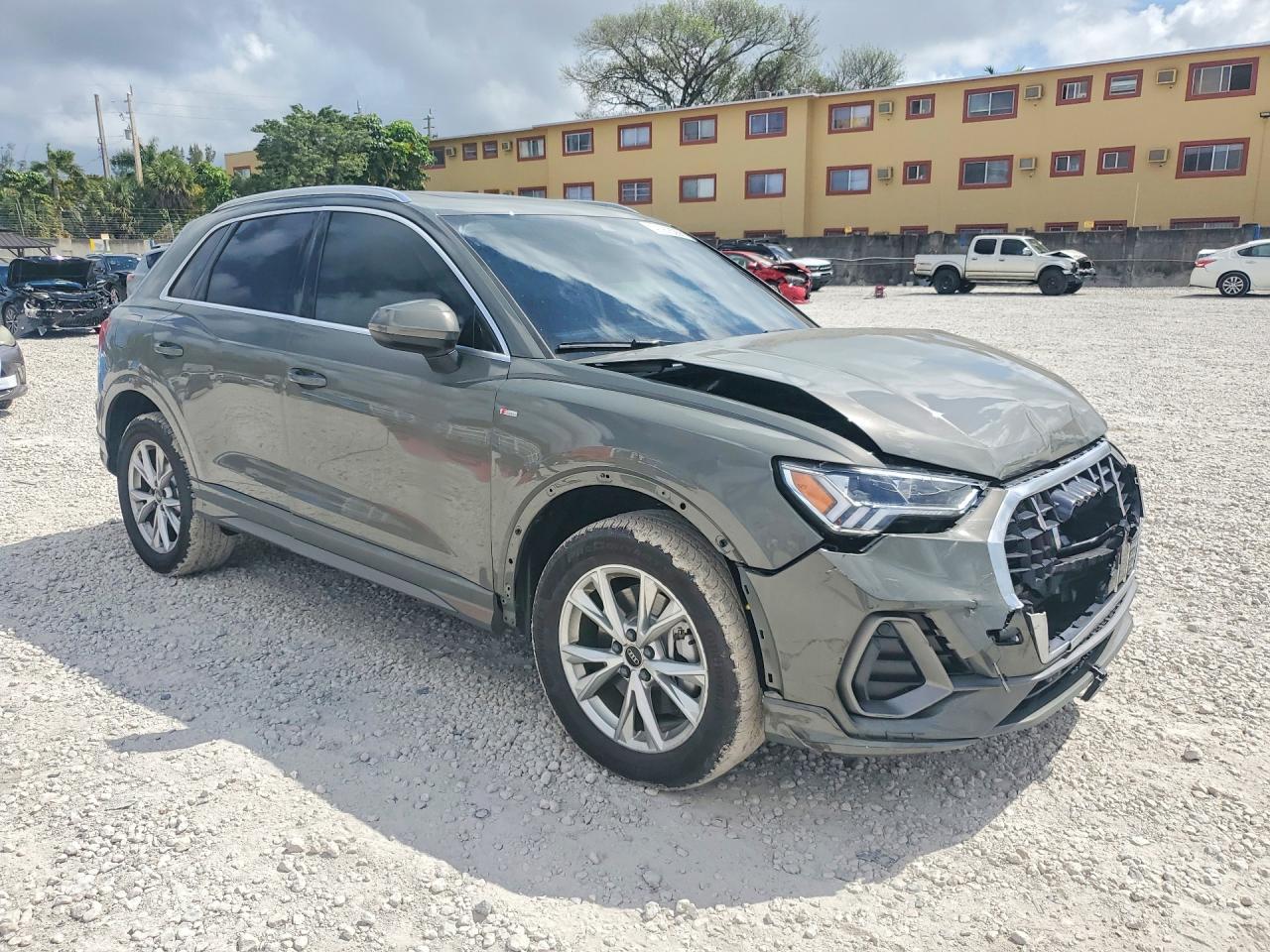 2025 Audi Q3 Premium S Line 45 - zdjęcie 4