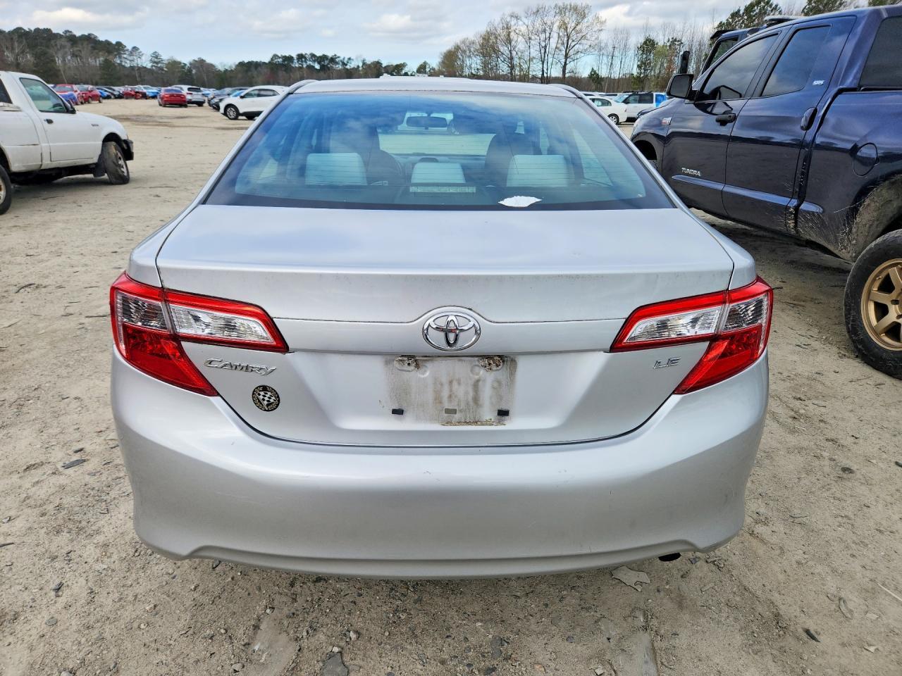 2013 Toyota Camry Le - zdjęcie 6