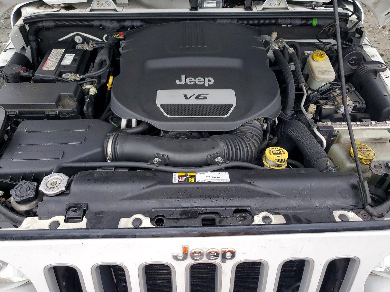 2016 Jeep Wrangler Unlimited Sahara - zdjęcie 11