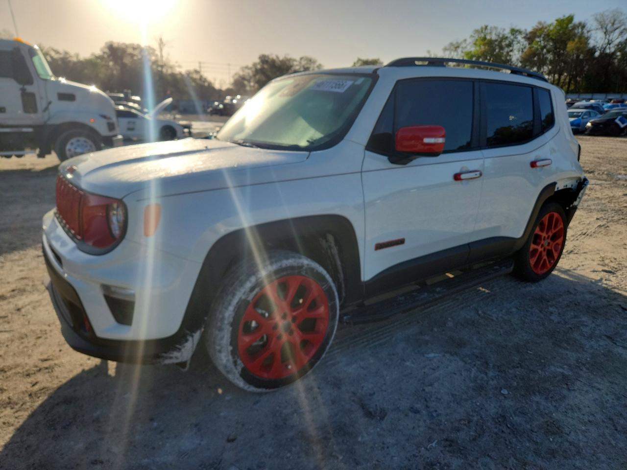 2023 Jeep Renegade Latitude - zdjęcie główne