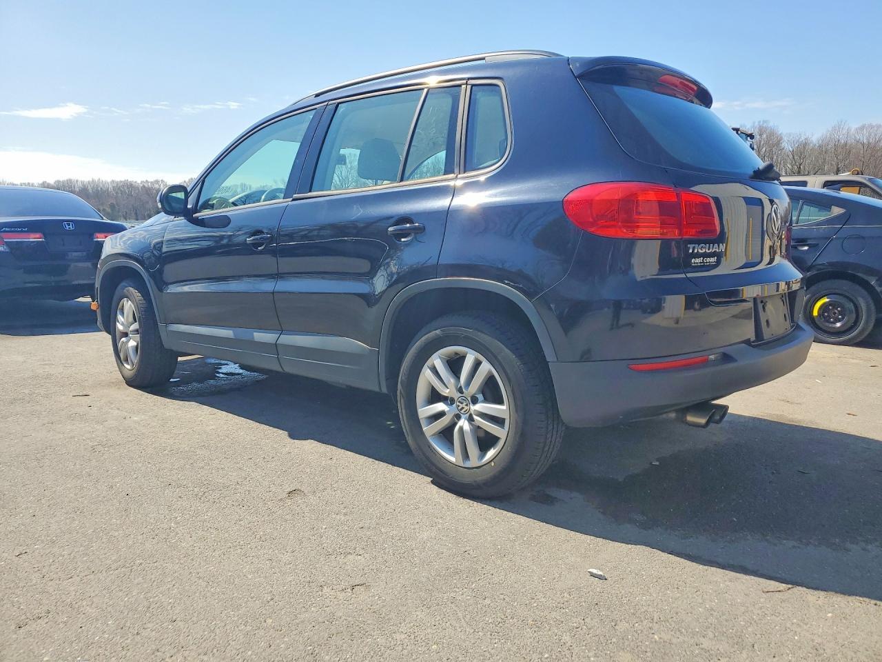 2016 Volkswagen Tiguan S - zdjęcie 2