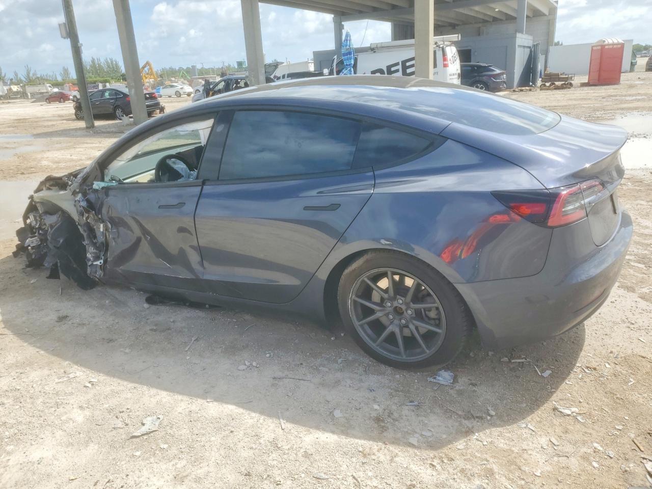 2023 Tesla Model 3 - zdjęcie 2