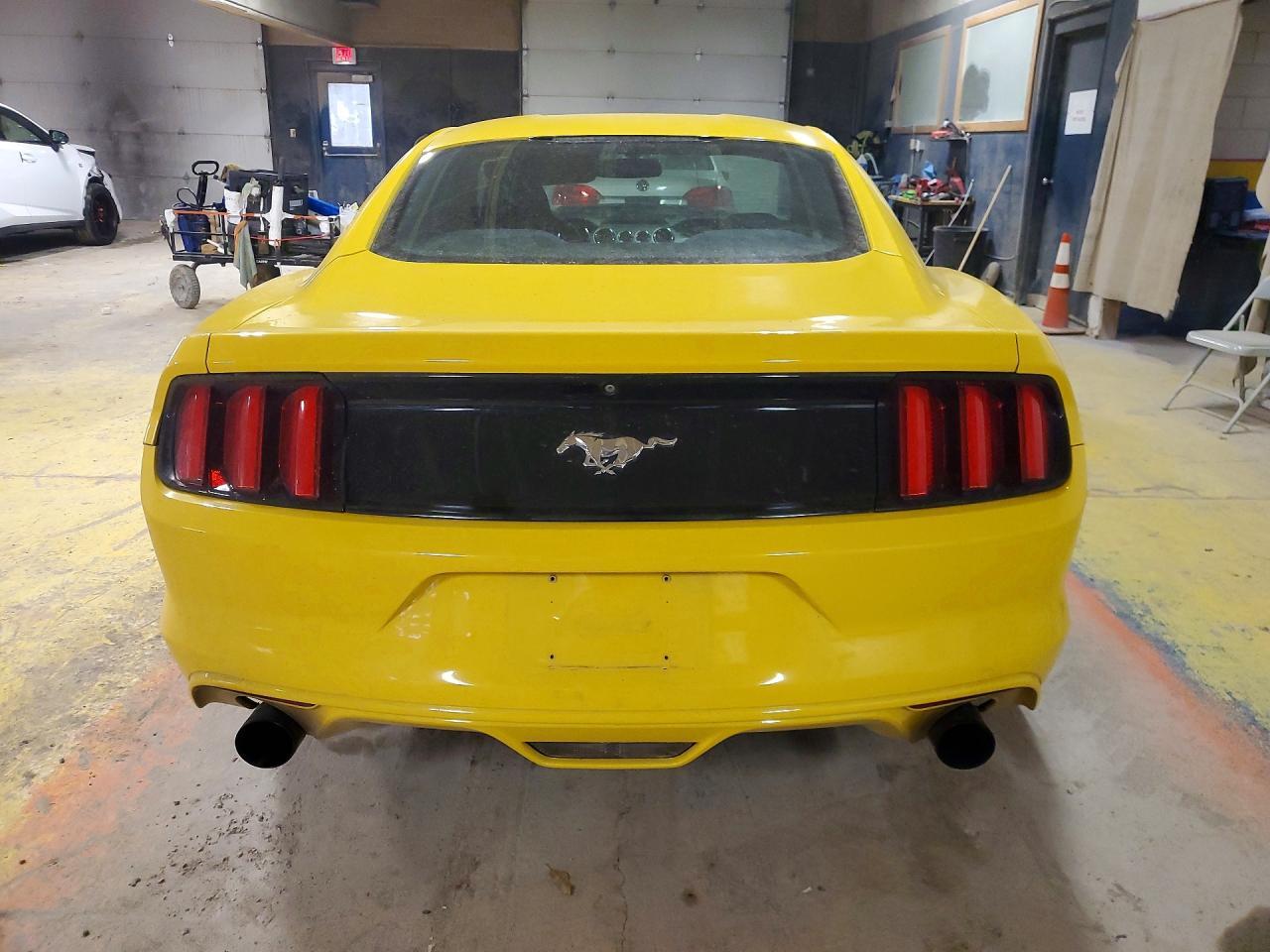 2015 Ford Mustang - zdjęcie 6