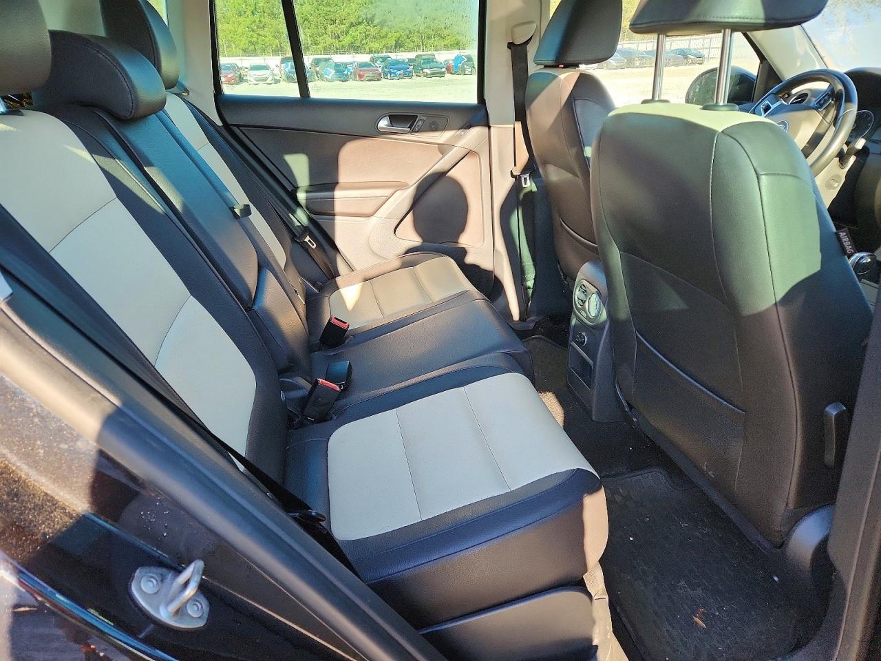 2016 Volkswagen Tiguan S - zdjęcie 11