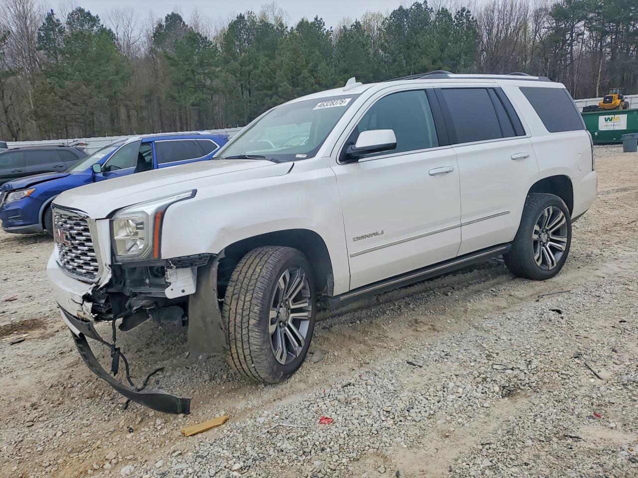 2019 GMC Yukon Denali - zdjęcie główne