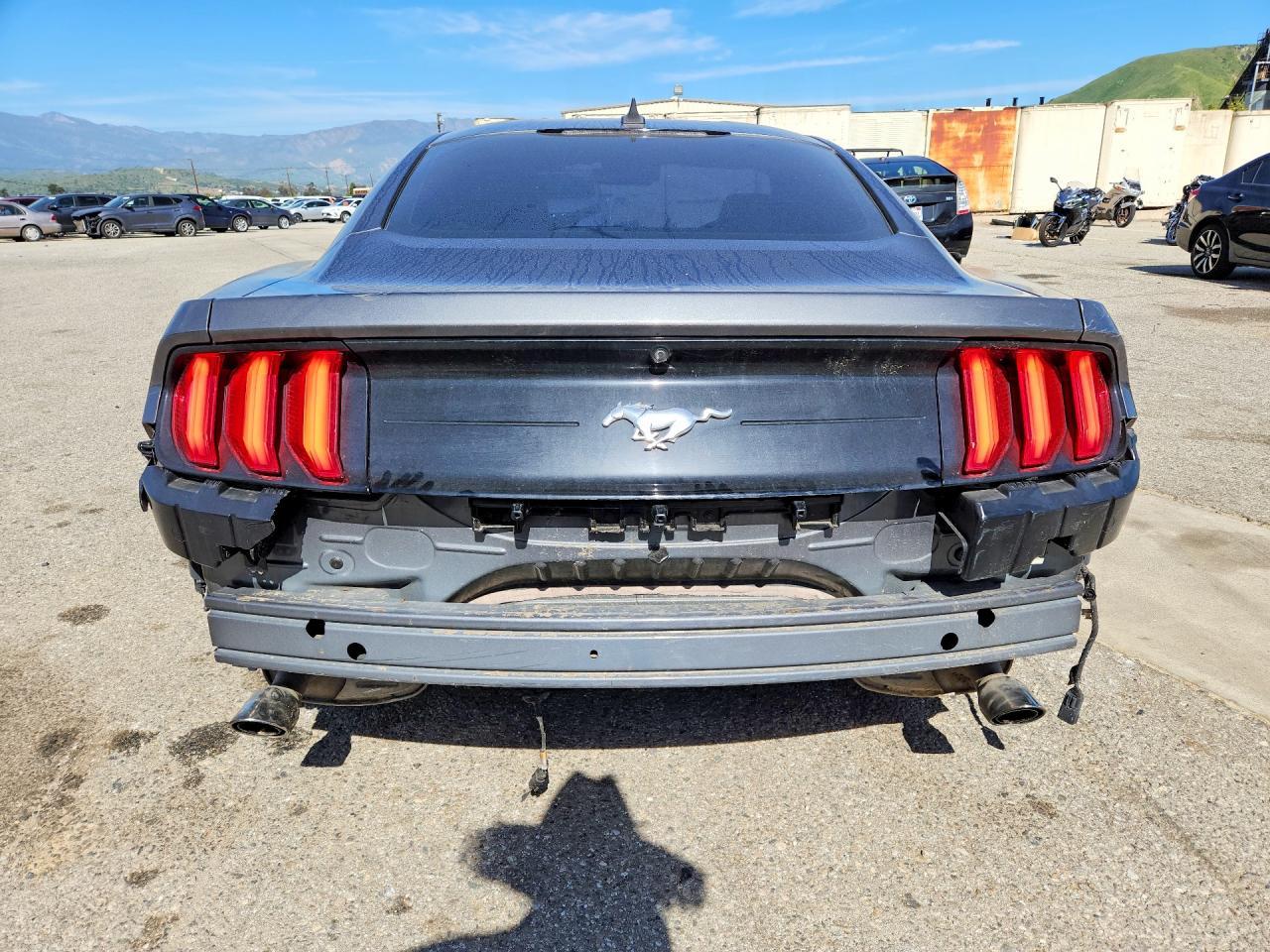 2022 Ford Mustang - zdjęcie 6