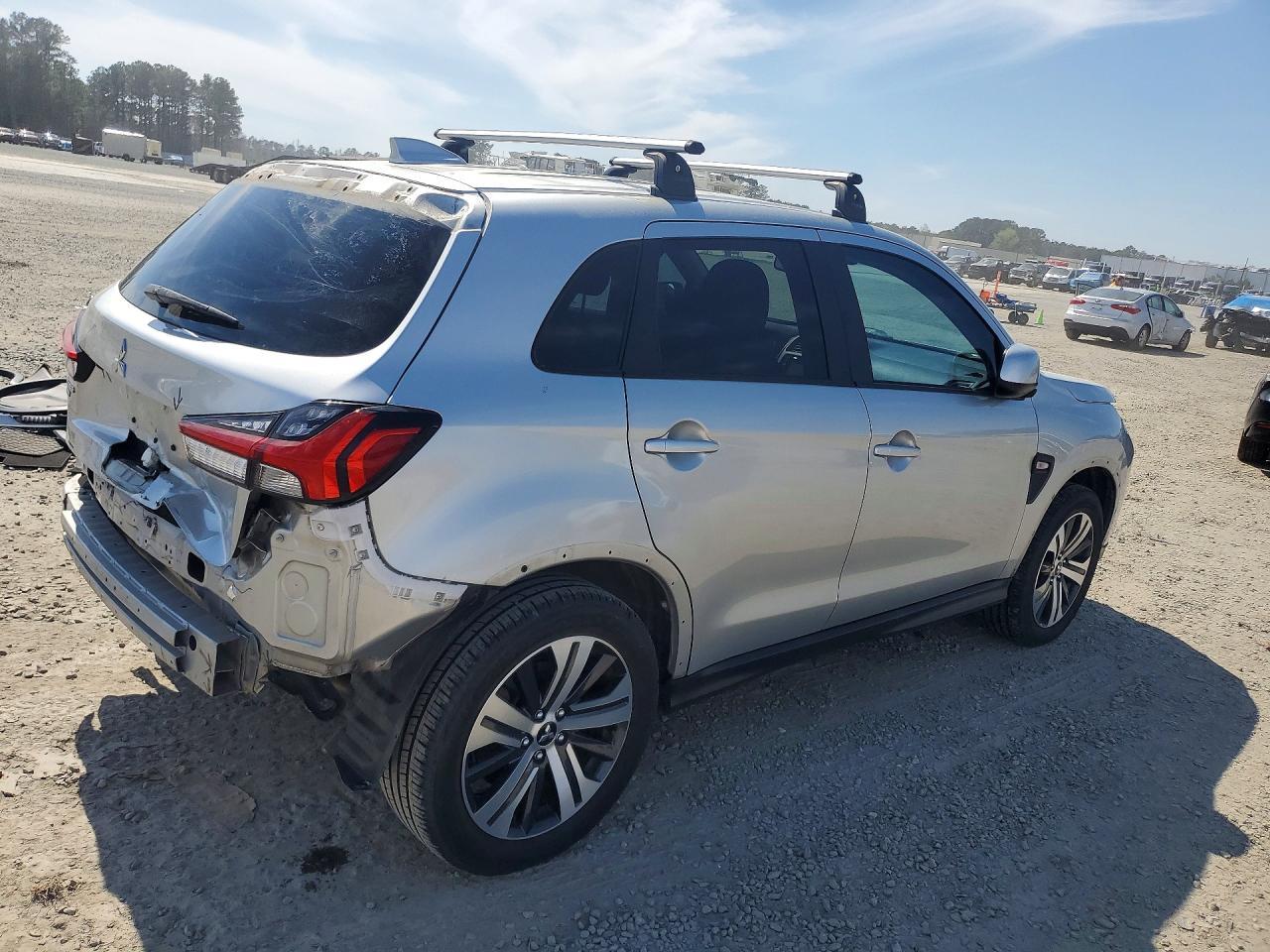 2021 Mitsubishi Outlander Sport Es - zdjęcie 3