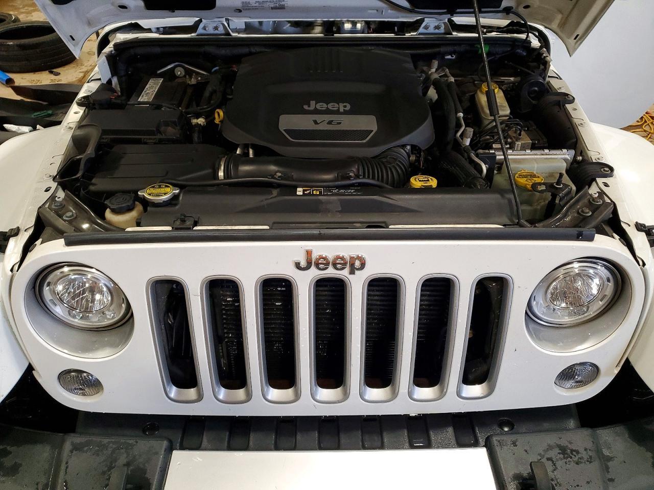 2017 Jeep Wrangler Unlimited Sahara - zdjęcie 12