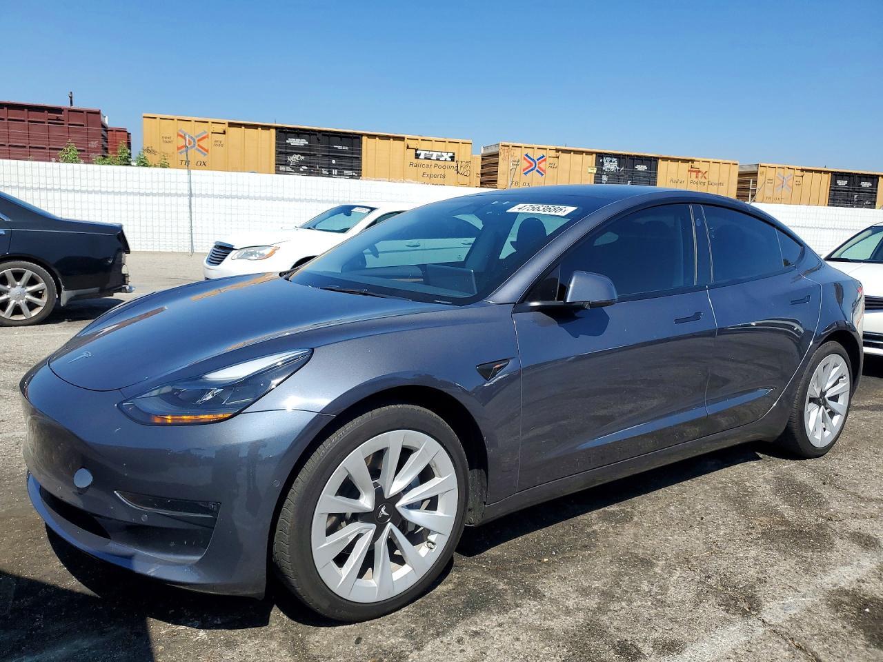 2022 Tesla Model 3 - zdjęcie główne