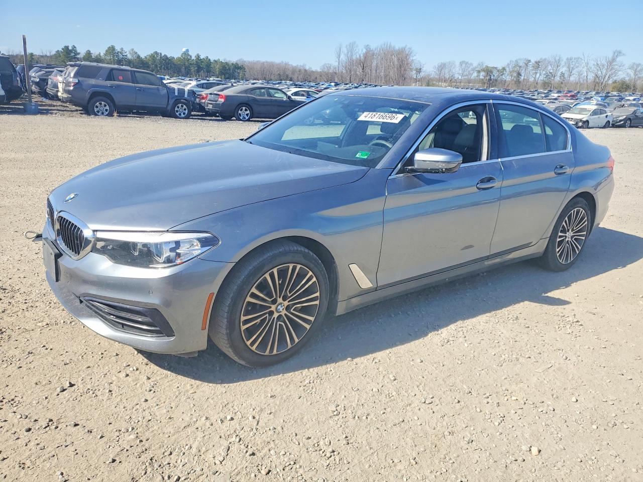 2019 BMW 530 Xi - zdjęcie główne