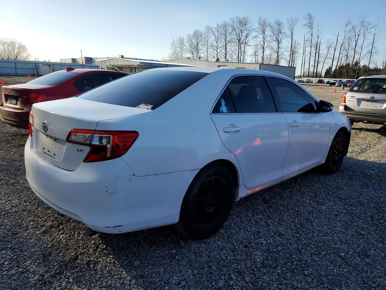 2014 Toyota Camry Le - zdjęcie 3