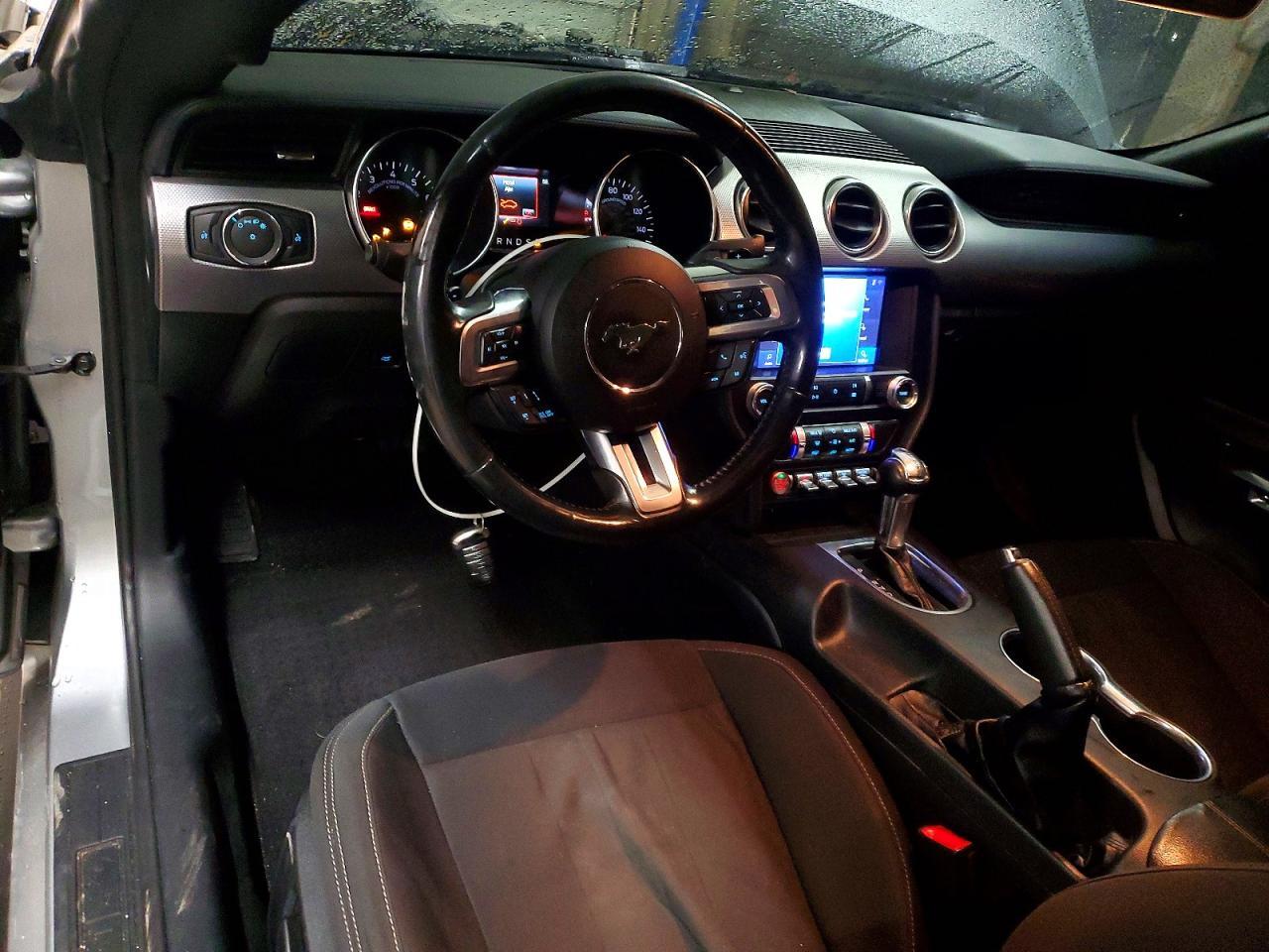 2020 Ford Mustang - zdjęcie 8